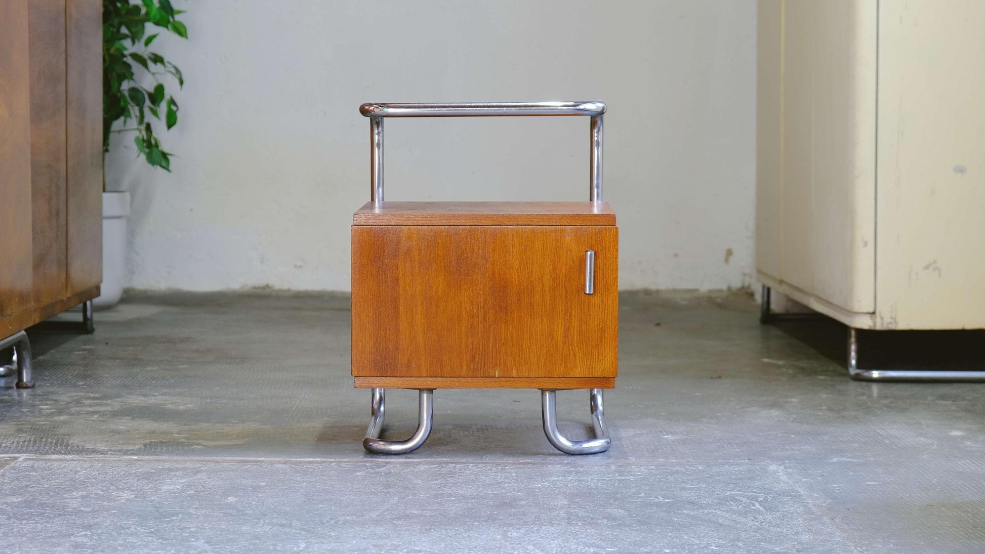 Vintage Nachttisch Bauhaus in honigbraun