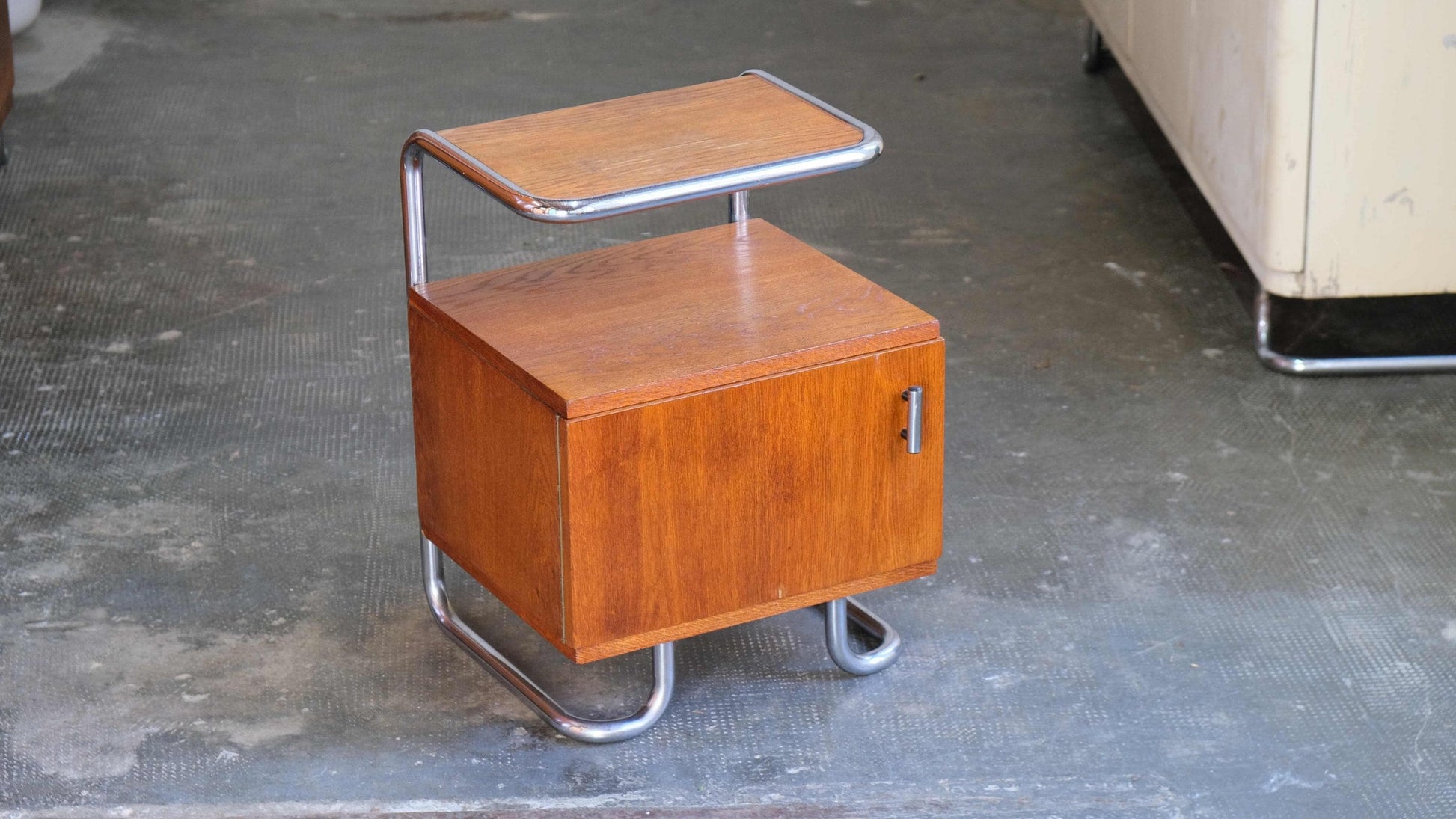 Vintage Nachttisch Bauhaus honigbraun restauriert﻿