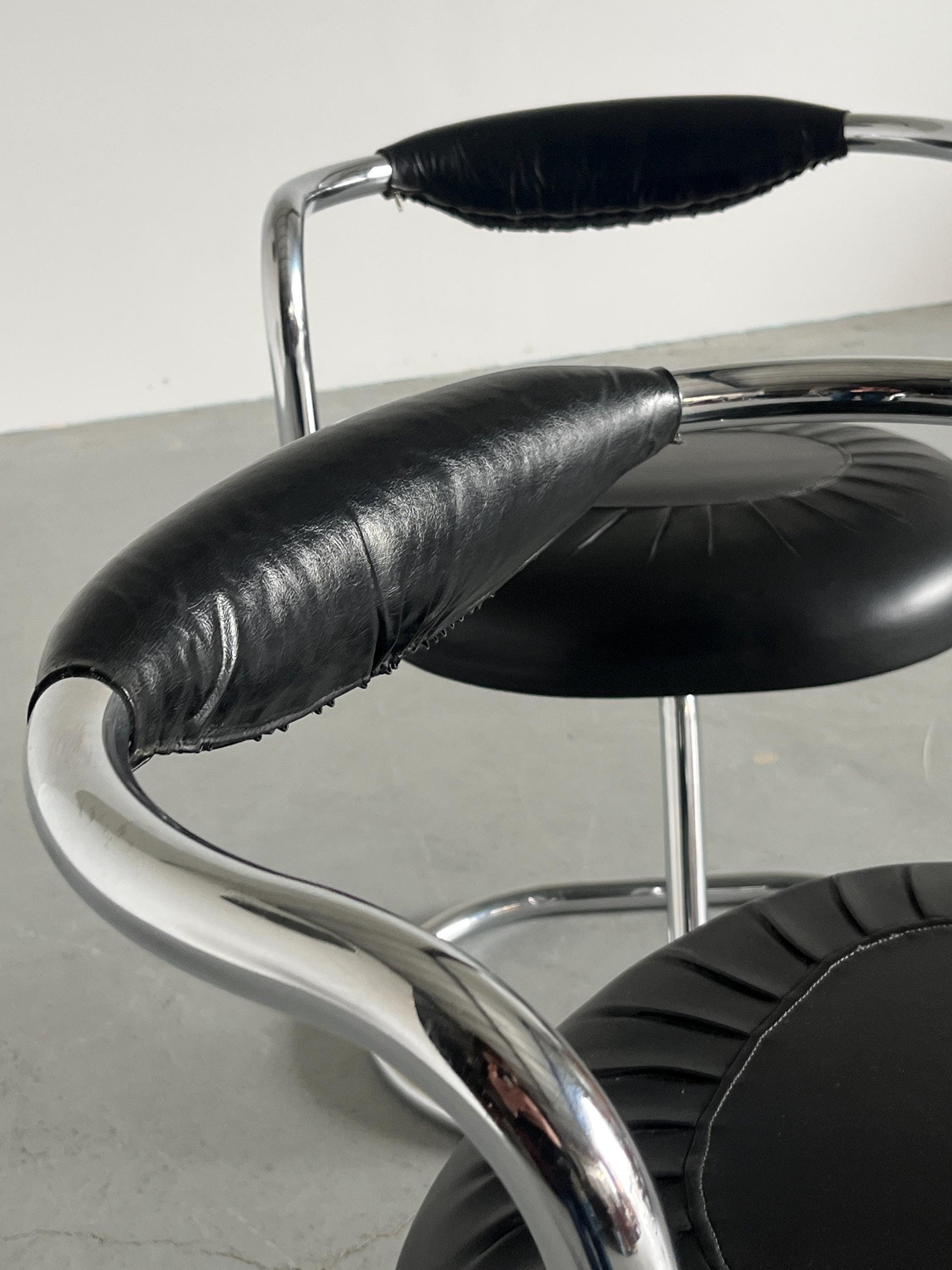 Vintage Stuhl Cobra von Giotto Stoppino für Bernini, Set von 4, schwarz, Chromgestell