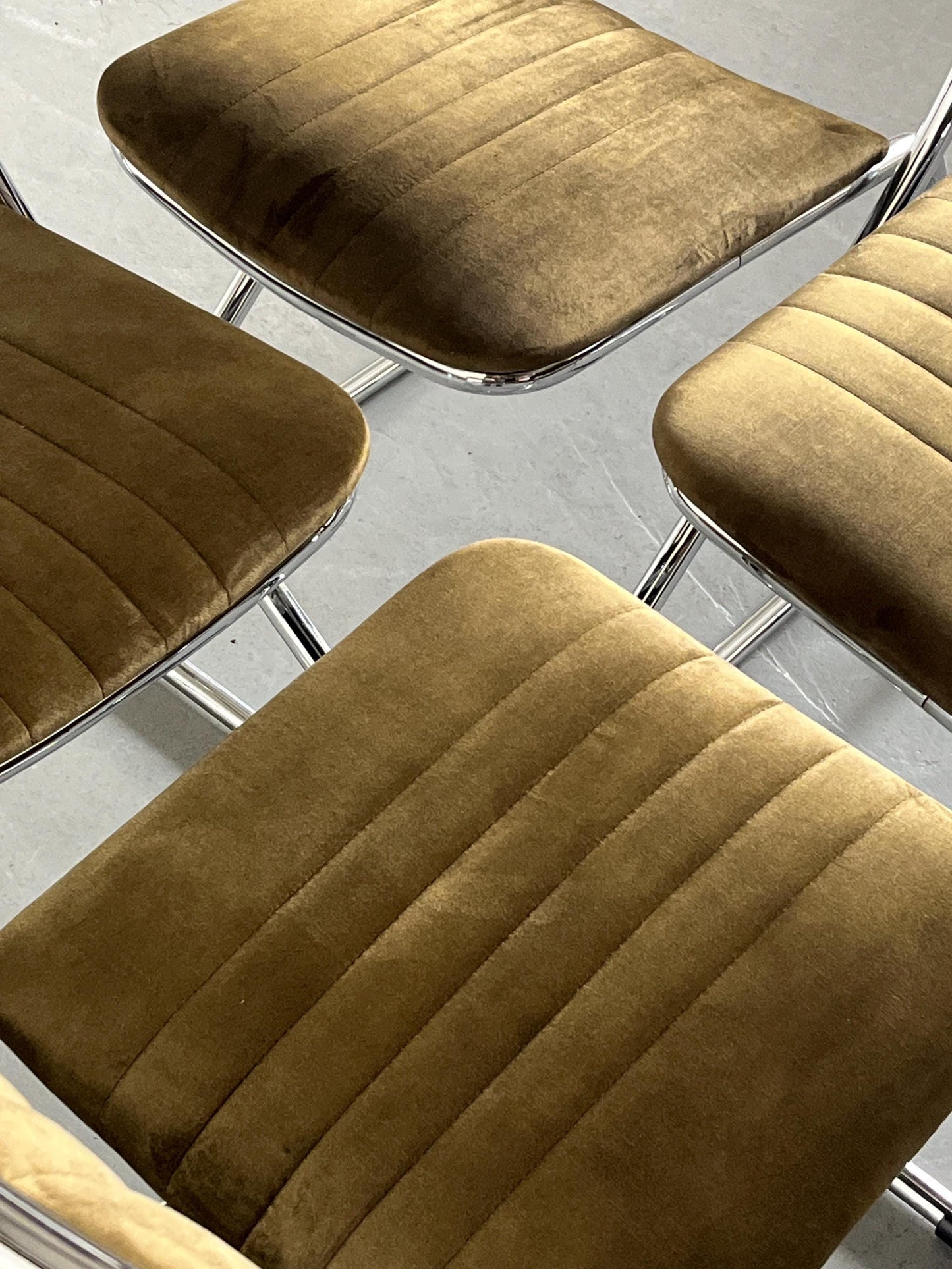 Vintage Freischwinger Esszimmerstuhl in Grün von 1970er Jahre, pro Stück, Italien