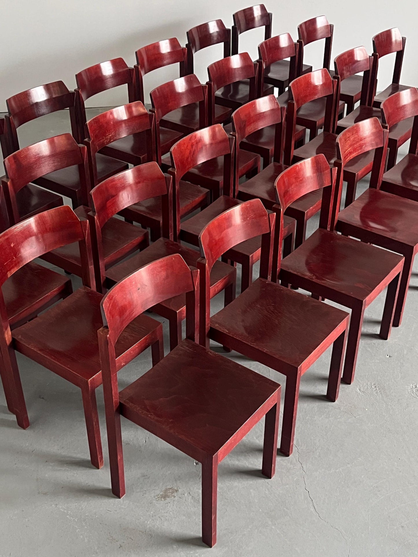 Vintage Stapelstuhl konstruktivistisch bordeaux von unbekannt für unbekannt