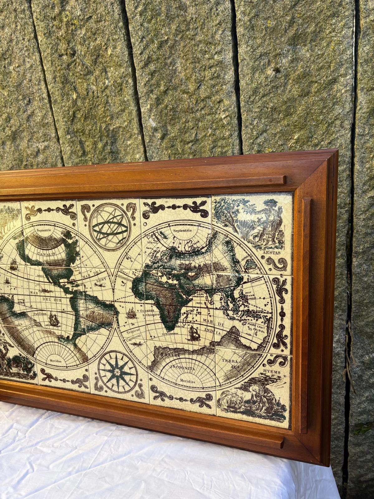 Vintage Tablett mit Weltkarte aus Holz und Keramik, ca. 75x48 cm