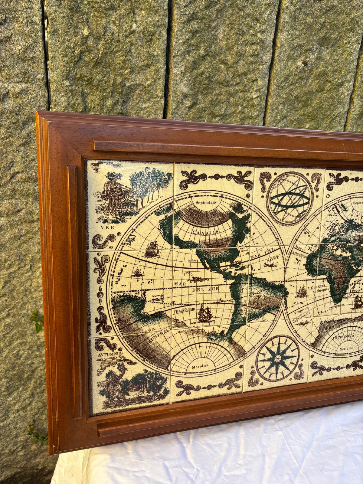 Vintage Tablett mit Weltkarte aus Holz und Keramik, ca. 75x48 cm