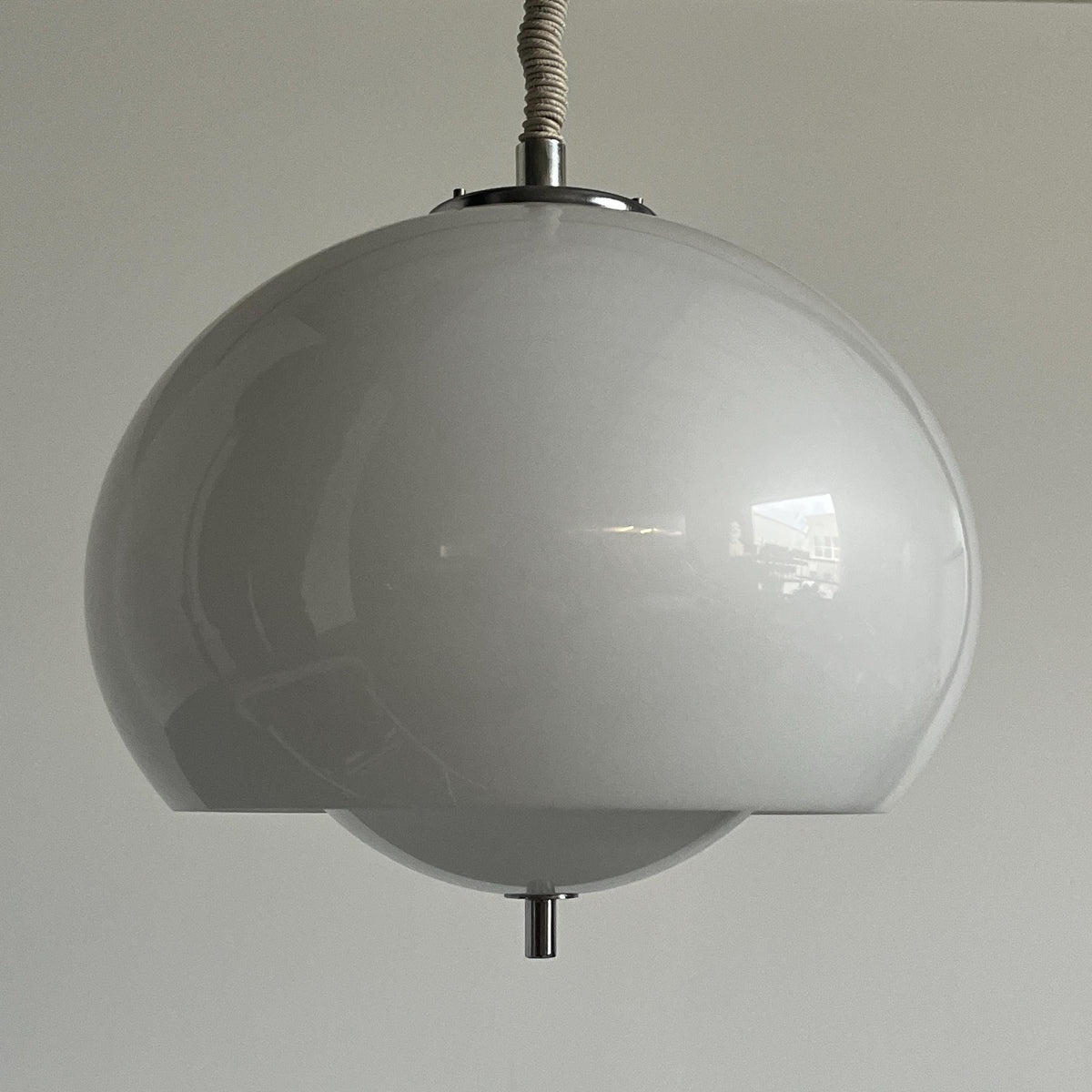 Vintage Pendelleuchte 'Burgos' von Harvey Guzzini für Meblo, weiß, Space Age