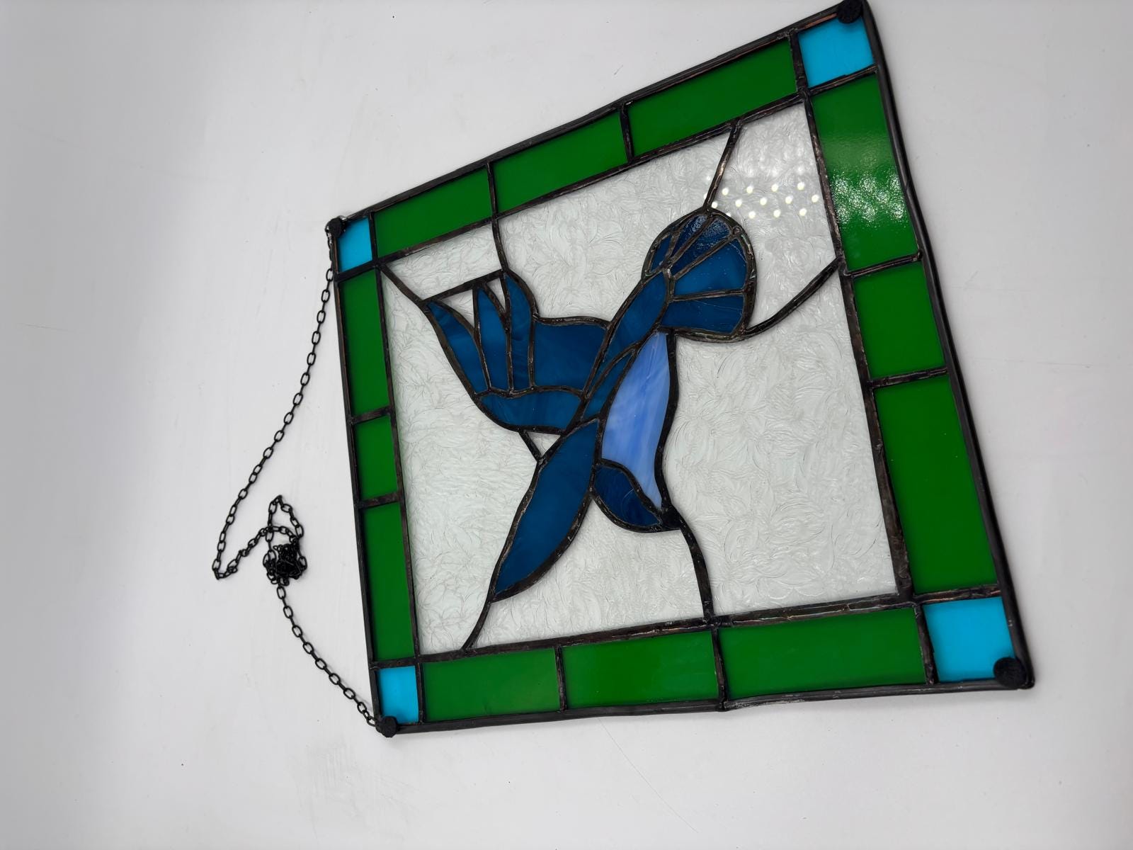Vintage Fensterbild aus Glas mit blauem Vogel