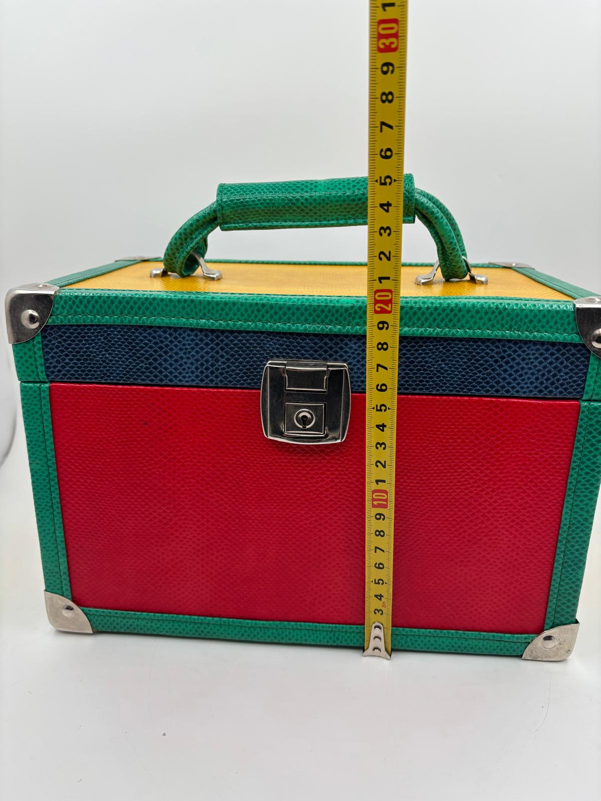 Vintage Kosmetikbox mit Spiegel in bunten Farben