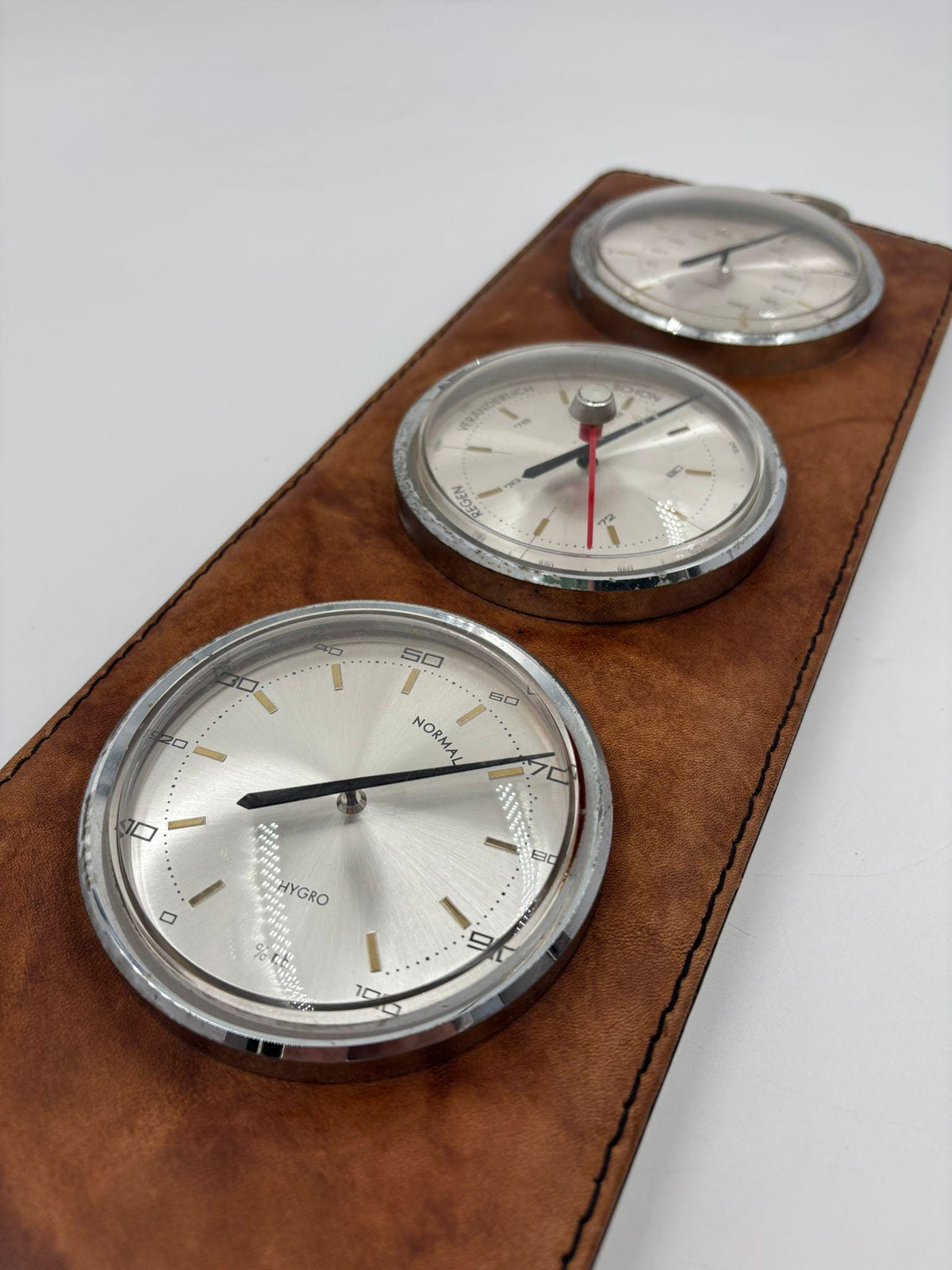 Vintage Wetterstation FYGIO auf Kunstlederplatte von FYGIO