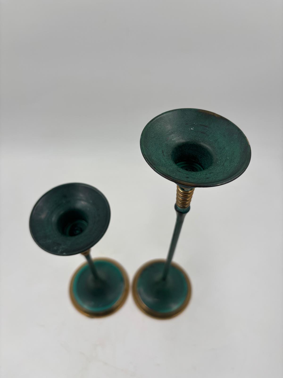 Vintage Kerzenständer Set von 2 von Gilde patiniert grün gold