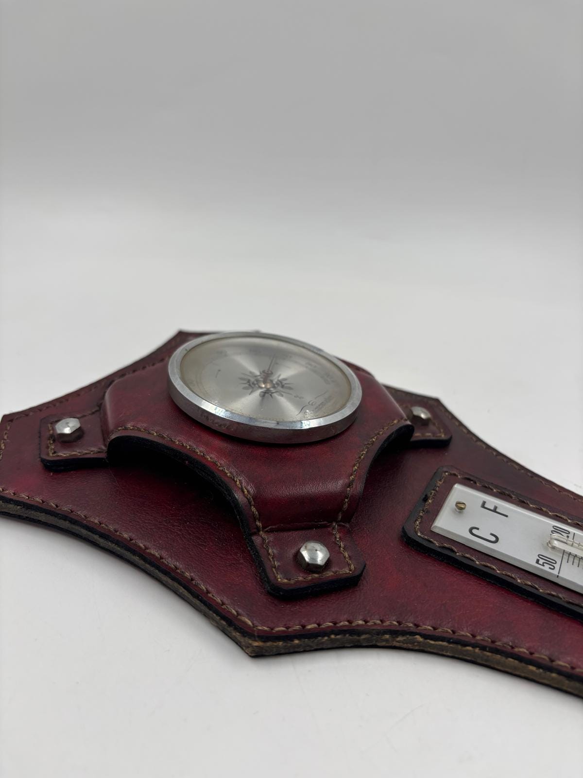 Vintage Wetterstation Barometer von gotischer Look auf Kunstleder