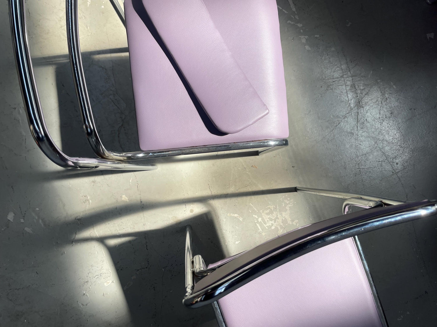 Vintage Stuhl Bauhaus stapelbar Chrom violettes Kunstleder