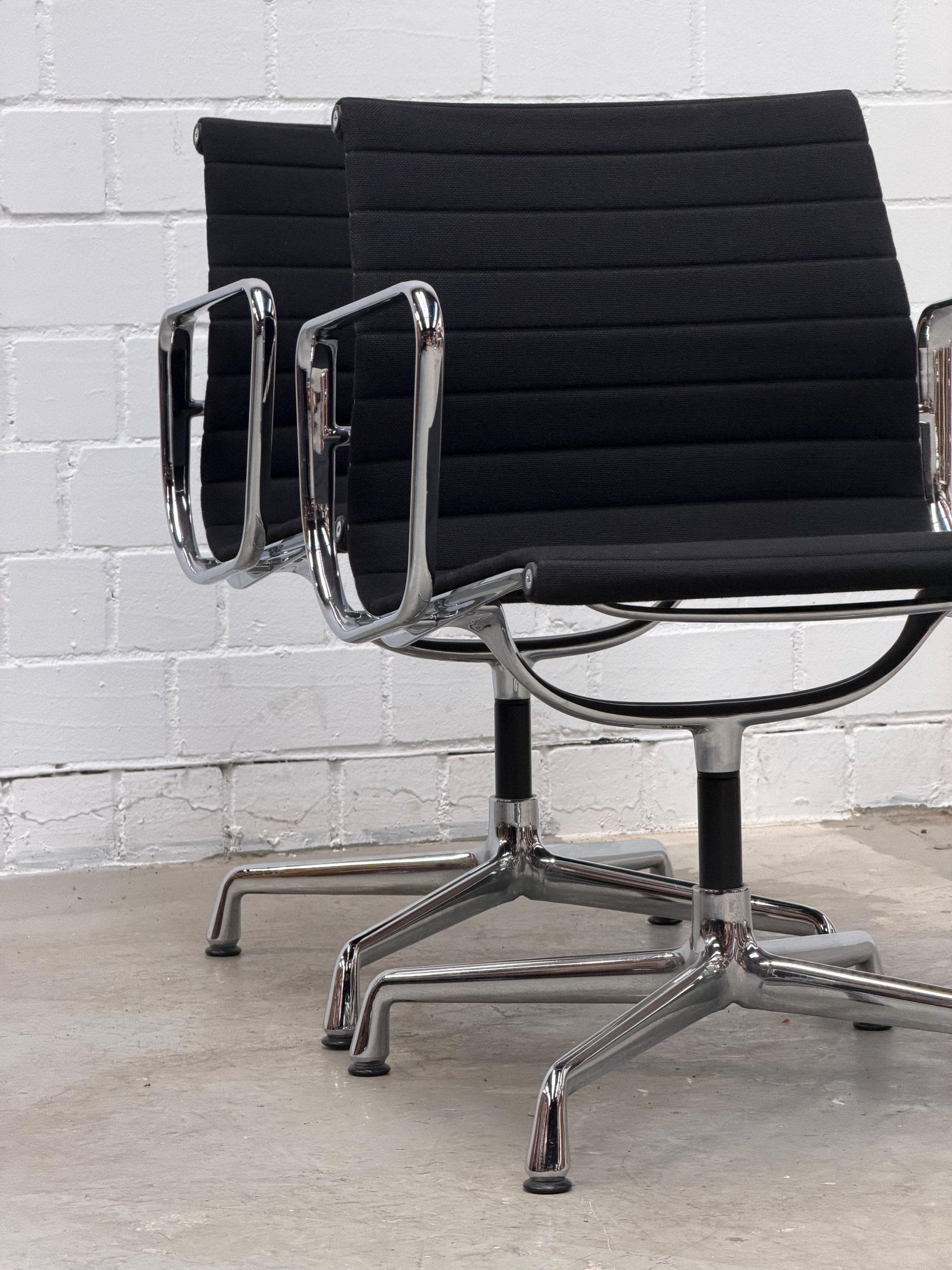 Vintage Schreibtischstuhl EA108 von Charles und Ray Eames für Vitra