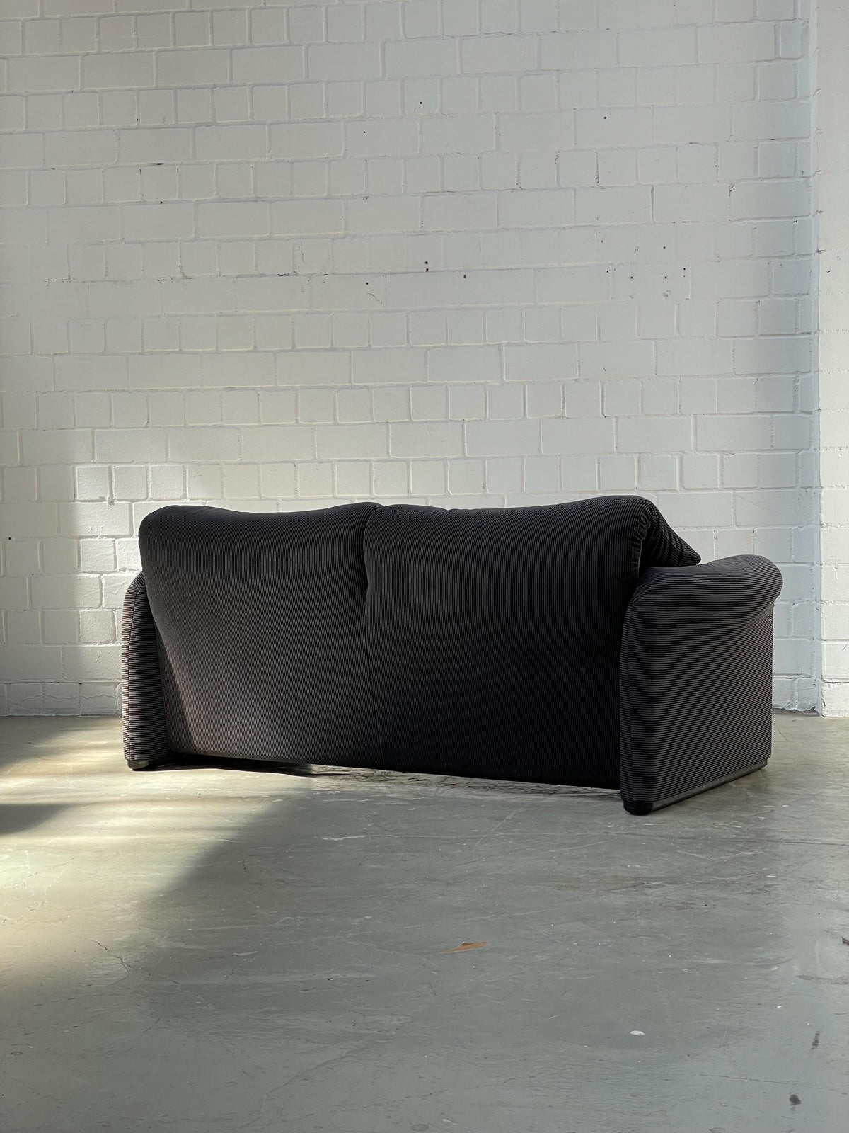Vintage Sofa Maralunga von Vico Magistretti für Cassina gestreift schwarz anthrazit