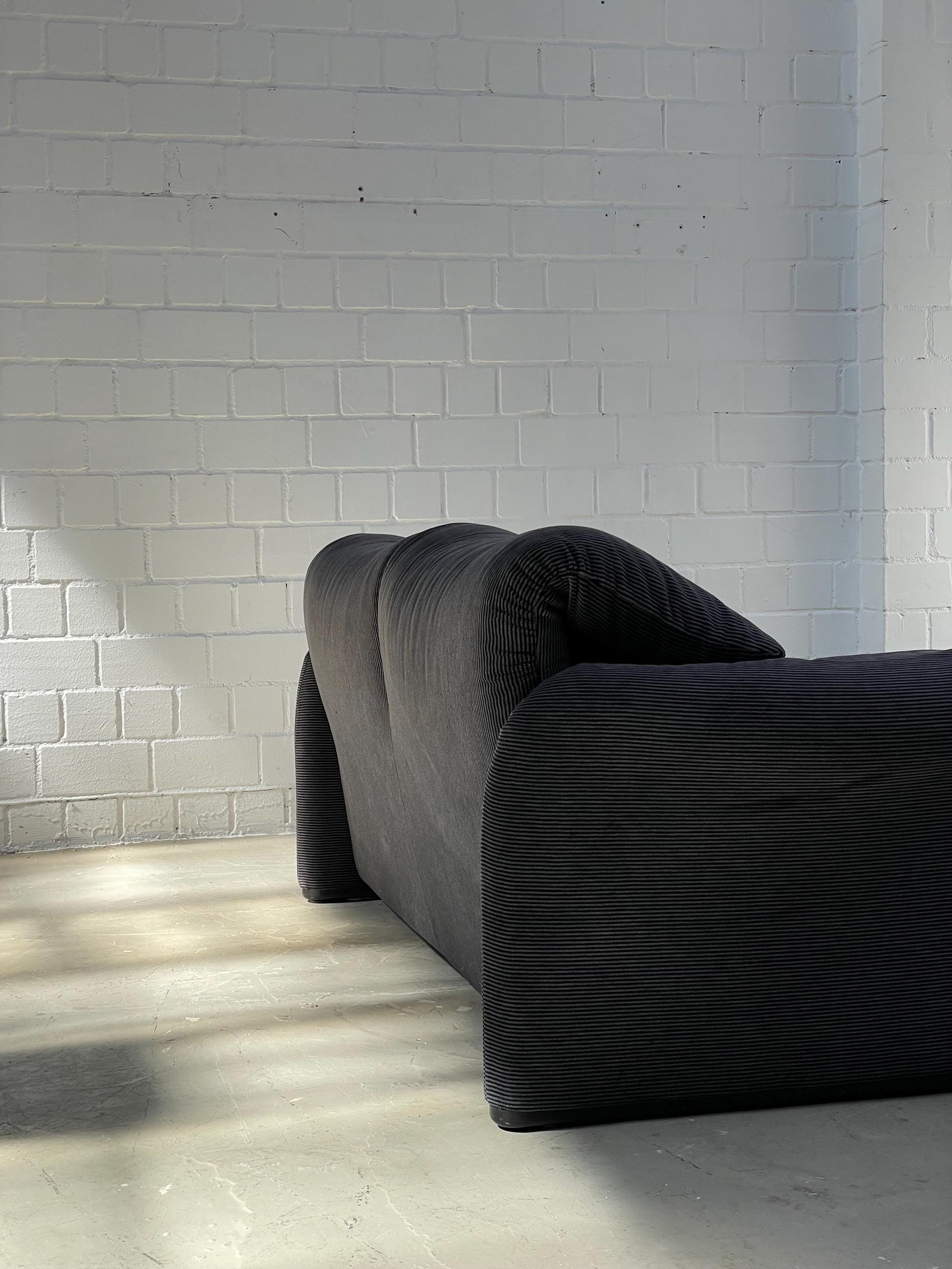 Vintage Sofa Maralunga von Vico Magistretti für Cassina gestreift schwarz anthrazit