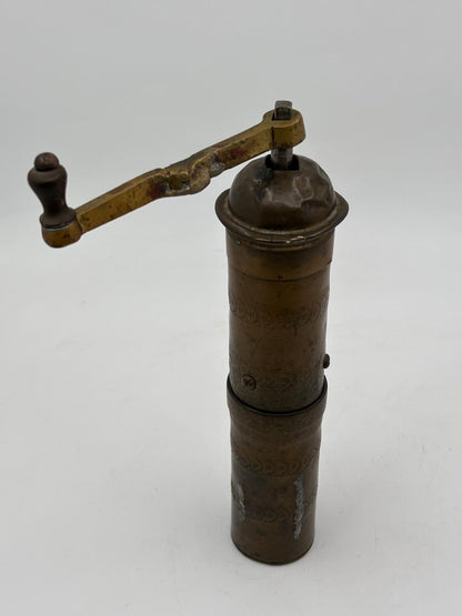 Vintage Kaffeemühle osmanisch Messing mit Mond und Stern stark gebraucht
