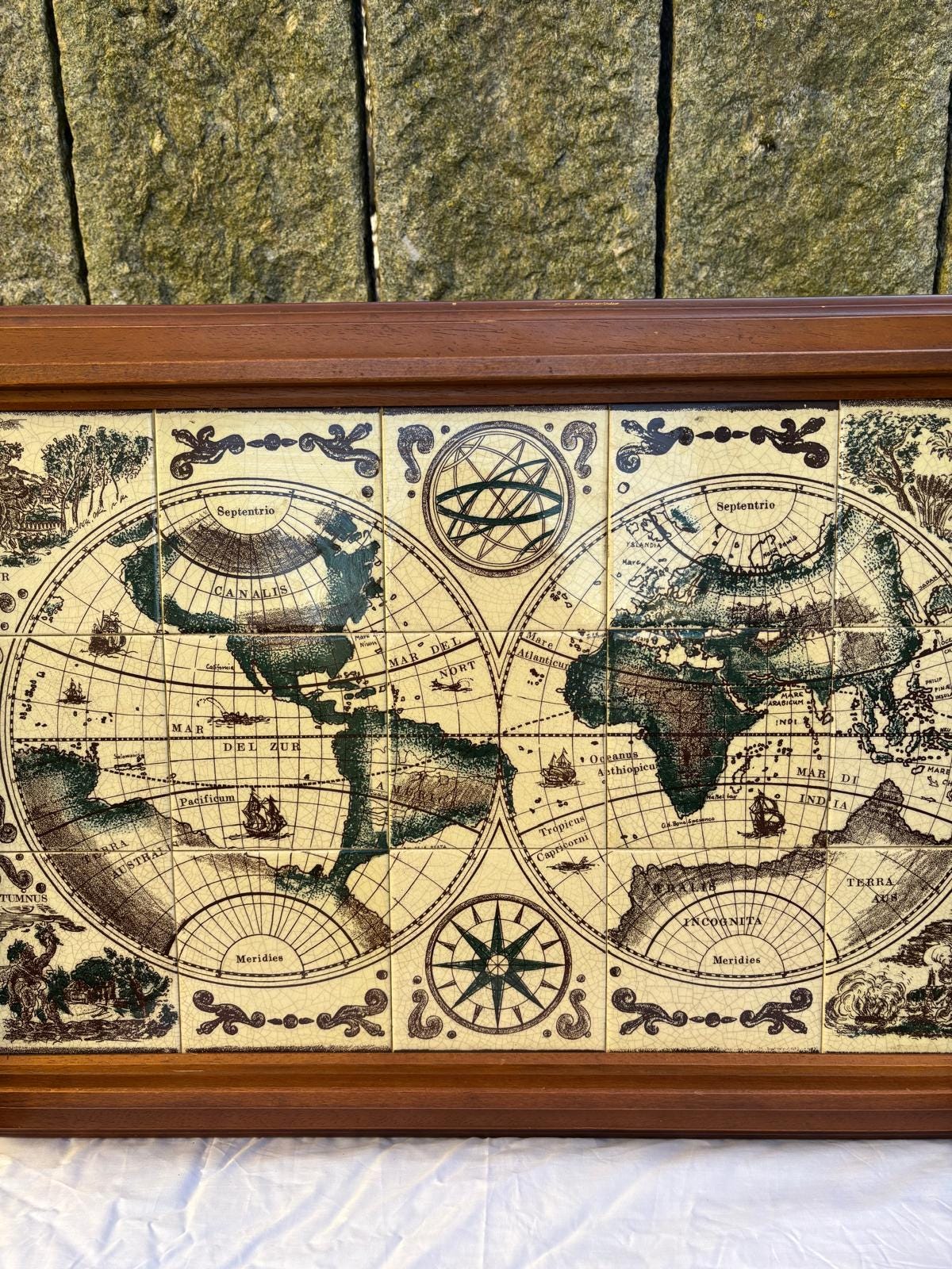 Vintage Tablett mit Weltkarte aus Holz und Keramik, ca. 75x48 cm