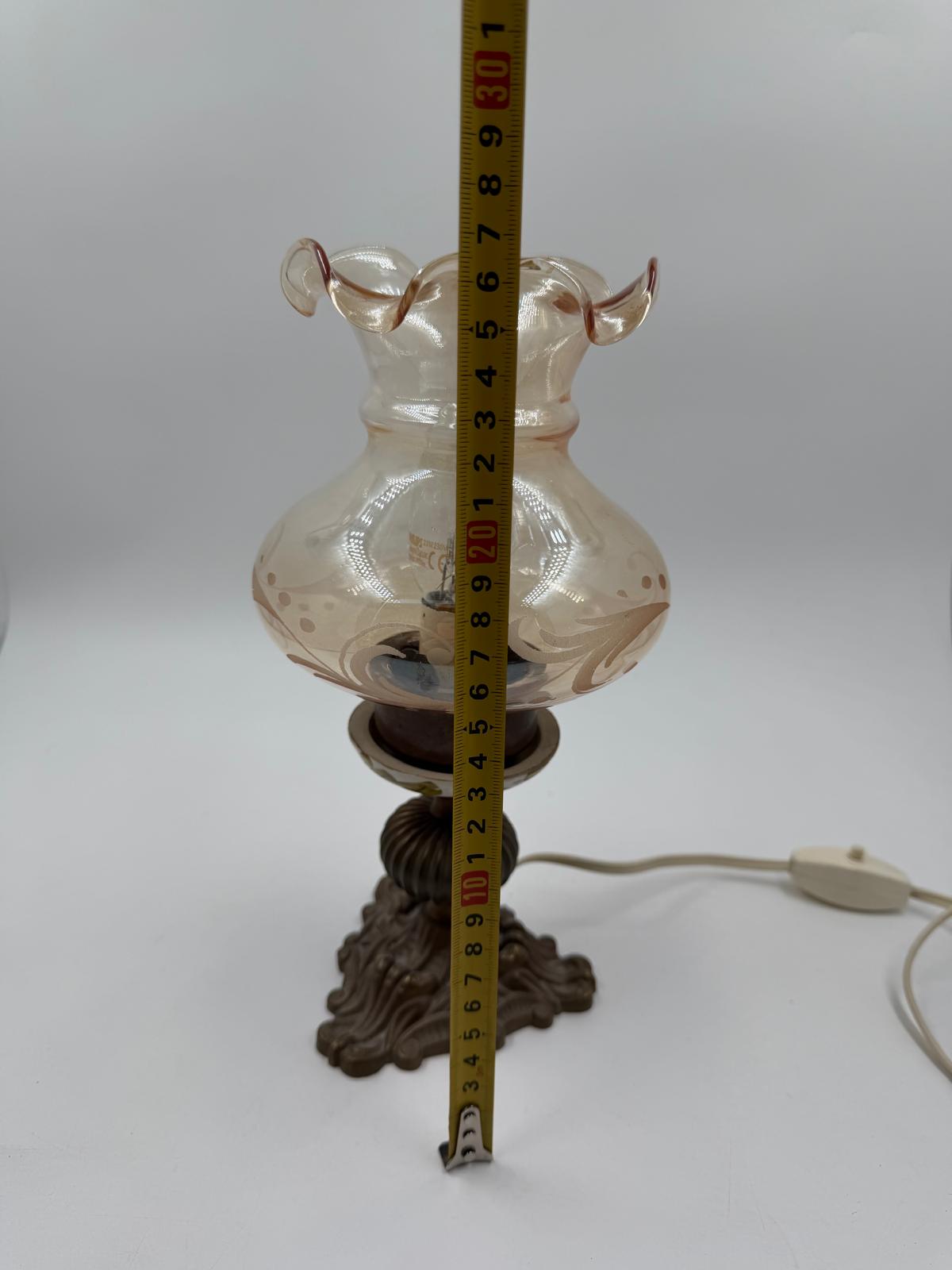 Vintage Tischlampe Messinggussfuß Glasschirm mit Dekor und Kabel mit Schnurschalter