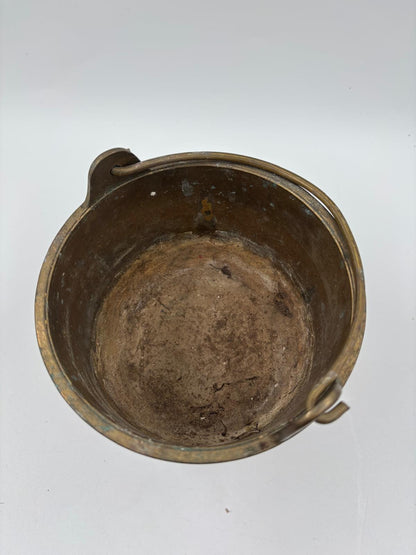 Vintage Kessel aus Messingguss mit starker Patina und Henkel