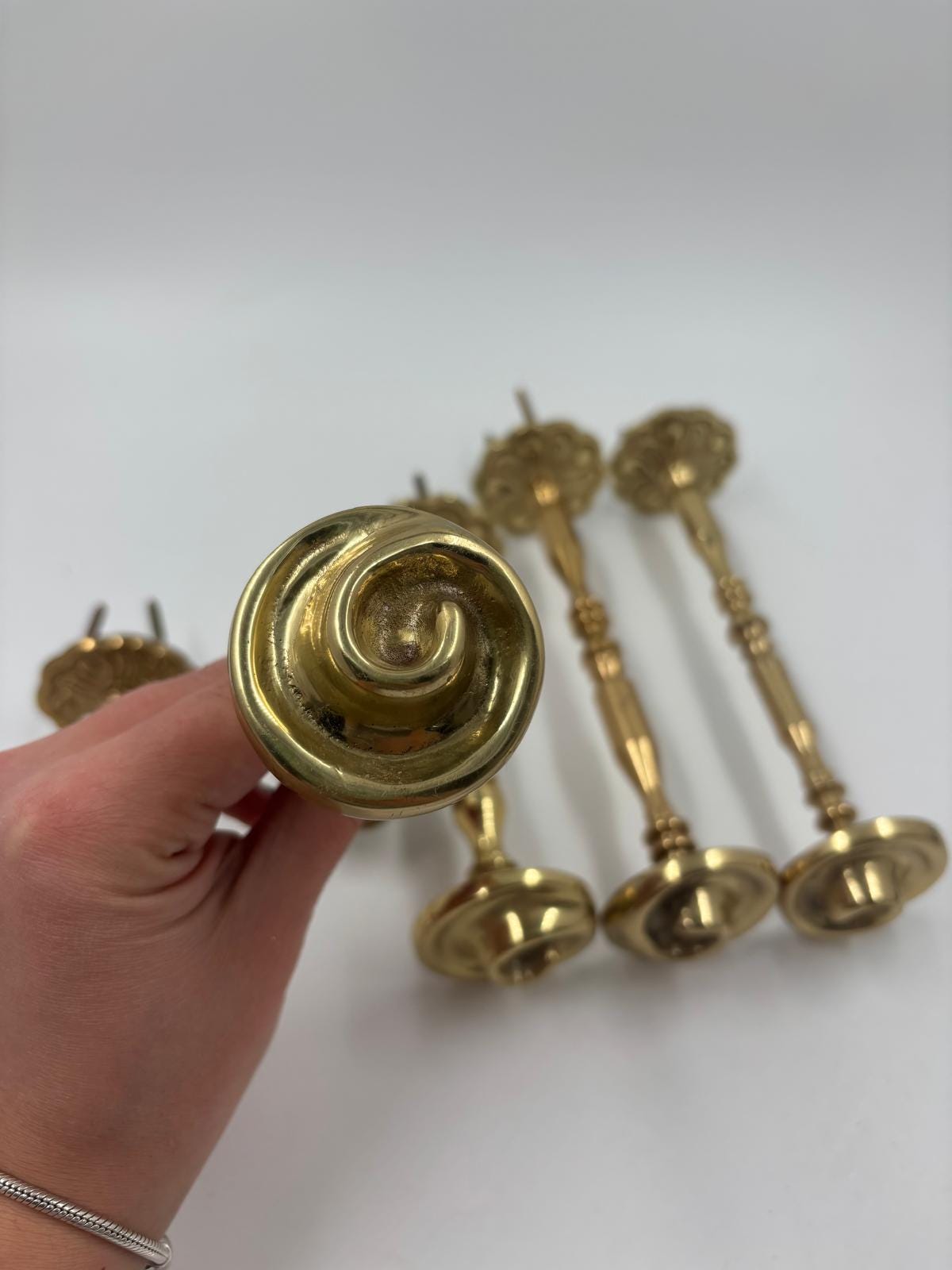 Vintage Raffhalter Set von 5 für Vorhang Gardine goldfarben Metall mit Rosetten und Schrauben