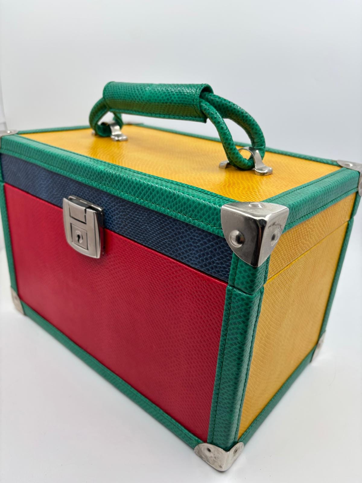 Vintage Kosmetikbox mit Spiegel in bunten Farben