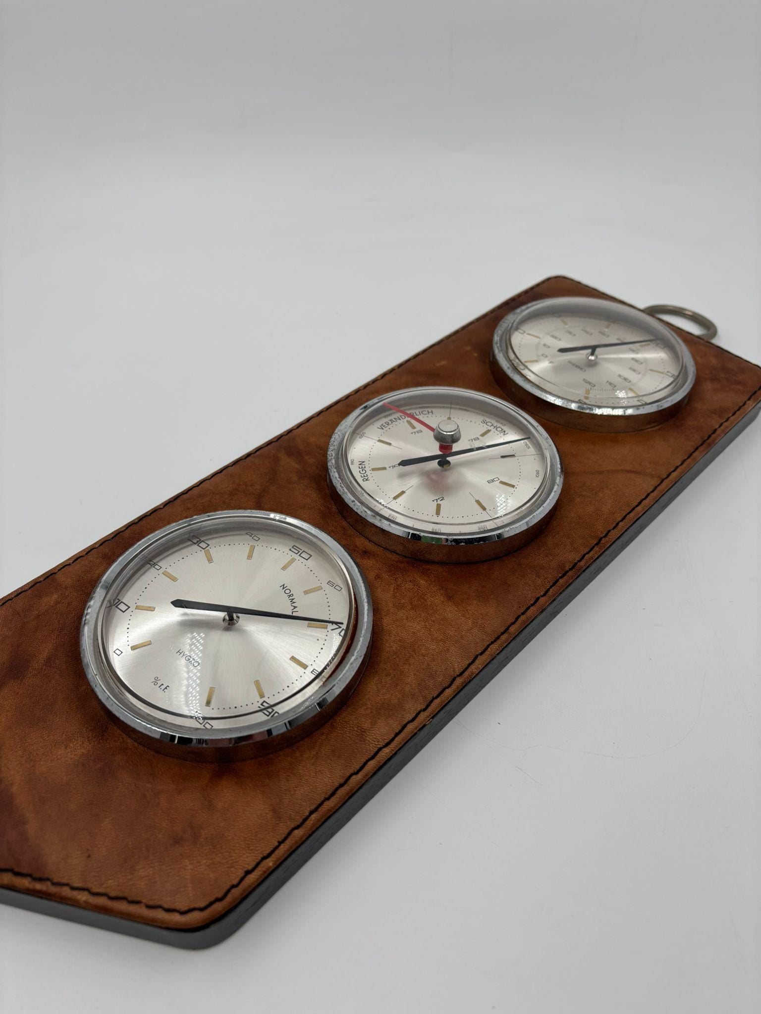 Vintage Wetterstation FYGIO auf Kunstlederplatte von FYGIO