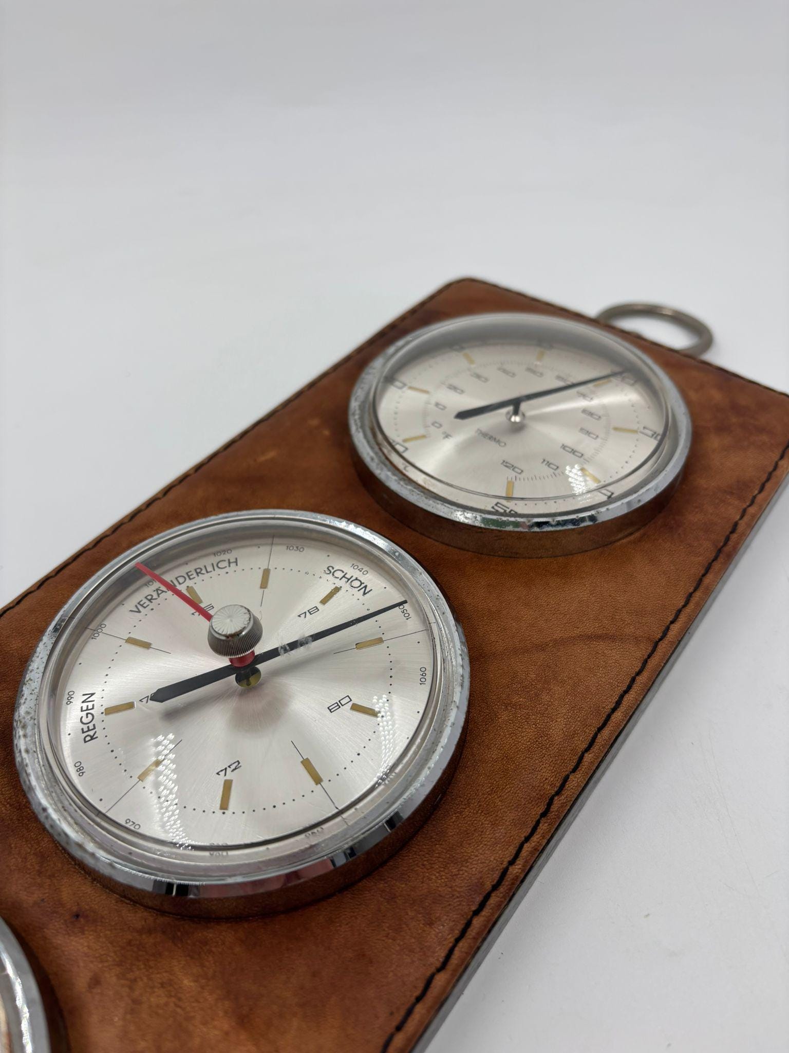 Vintage Wetterstation FYGIO auf Kunstlederplatte von FYGIO