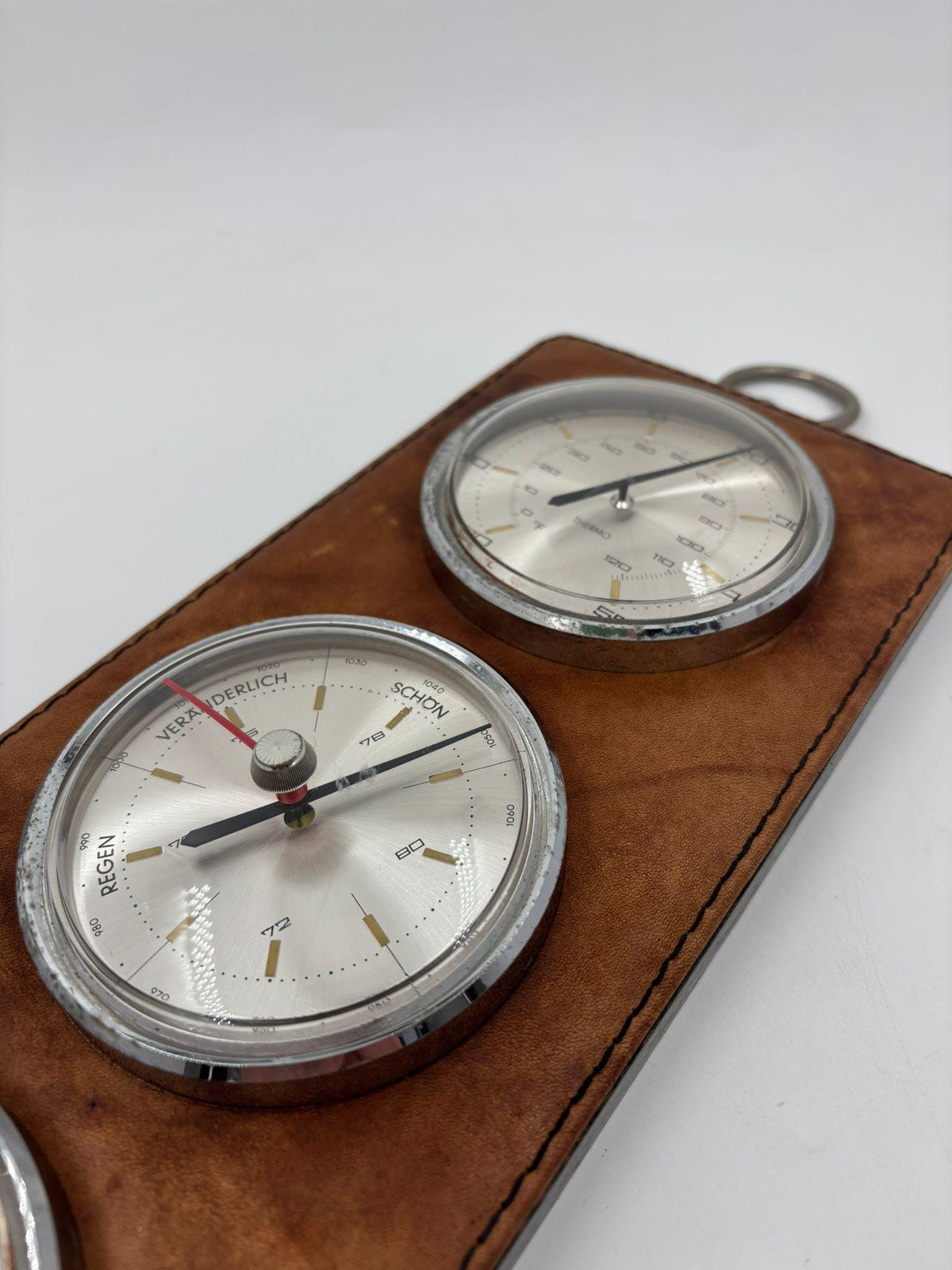 Vintage Wetterstation FYGIO auf Kunstlederplatte von FYGIO
