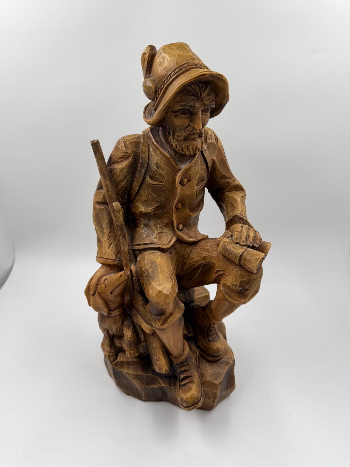 Vintage Holzfigur Bauer mit Korb und Hut handgeschnitzt, groß