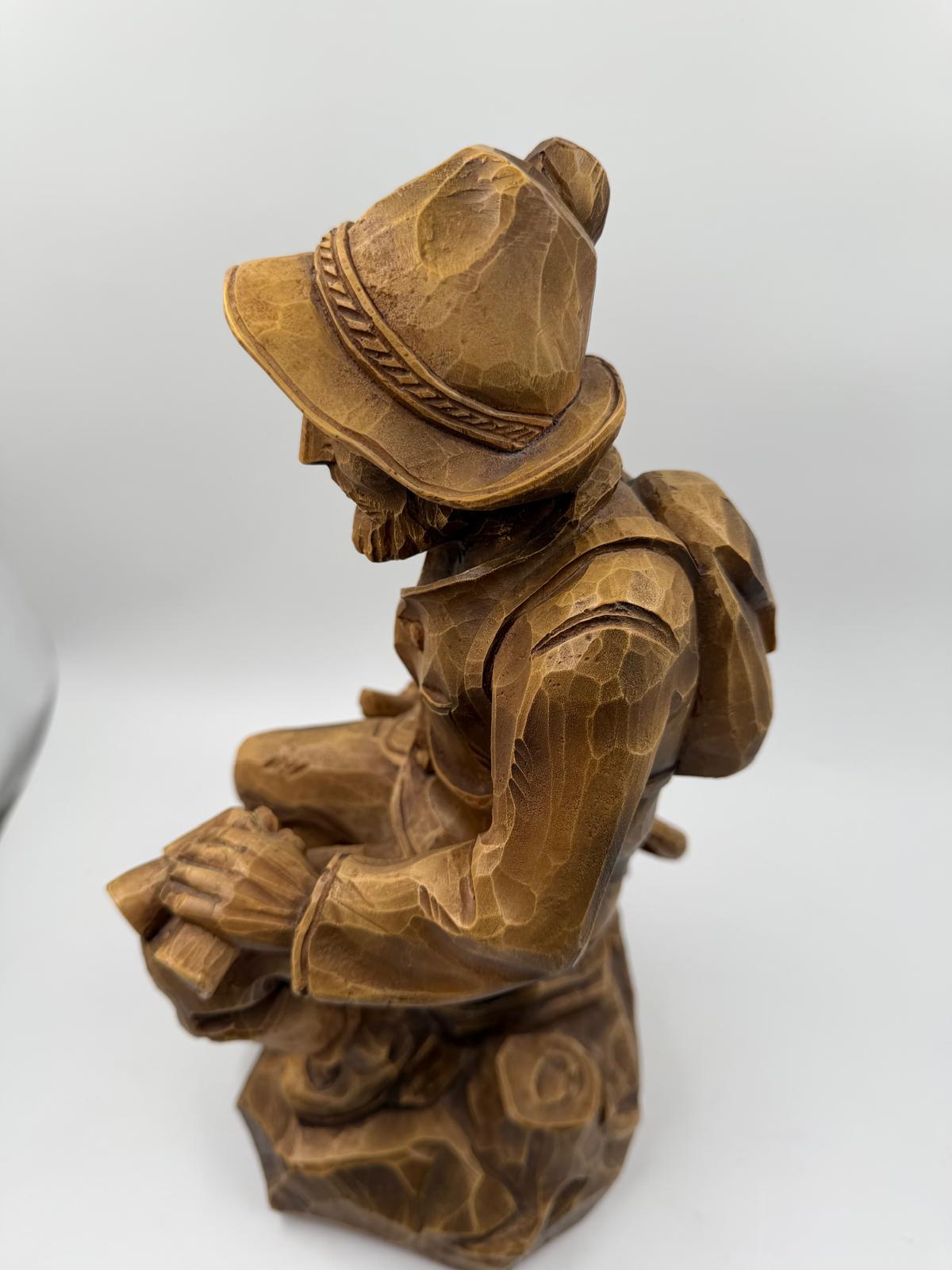 Vintage Holzfigur Bauer mit Korb und Hut handgeschnitzt, groß