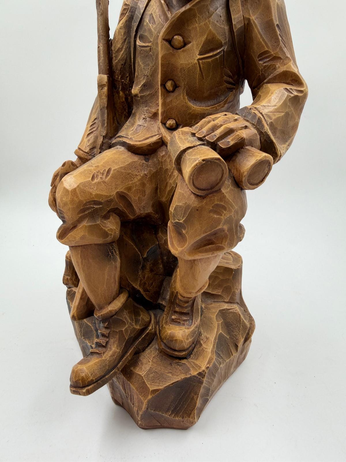 Vintage Holzfigur Bauer mit Korb und Hut handgeschnitzt, groß