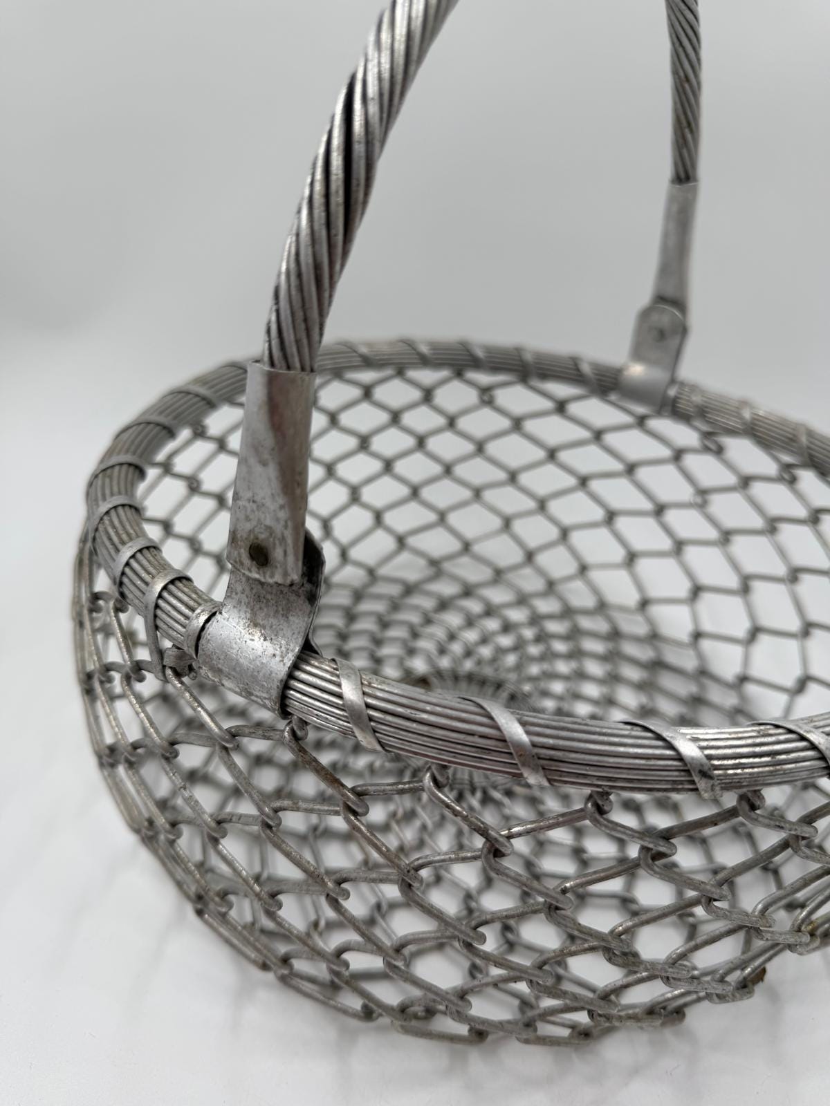 Vintage Wanddekoration Metallkorb Aluminium von Handemacht