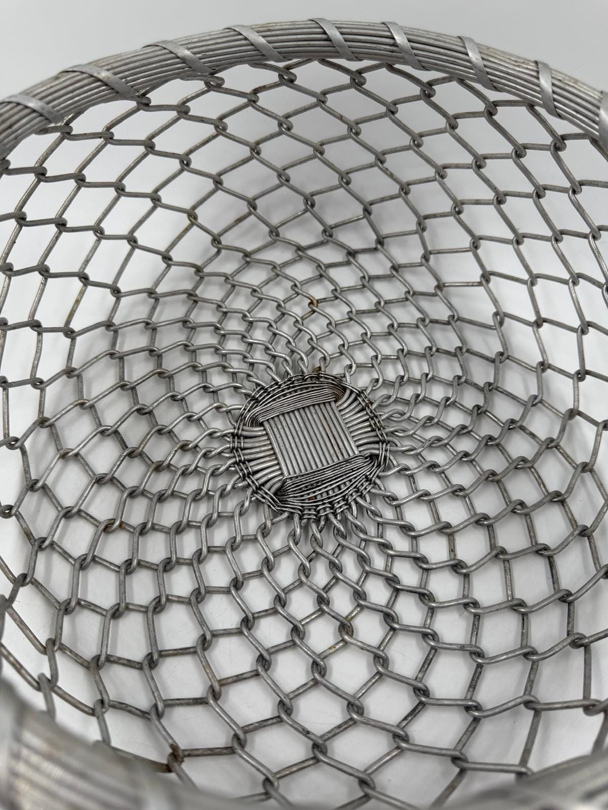 Vintage Wanddekoration Metallkorb Aluminium von Handemacht