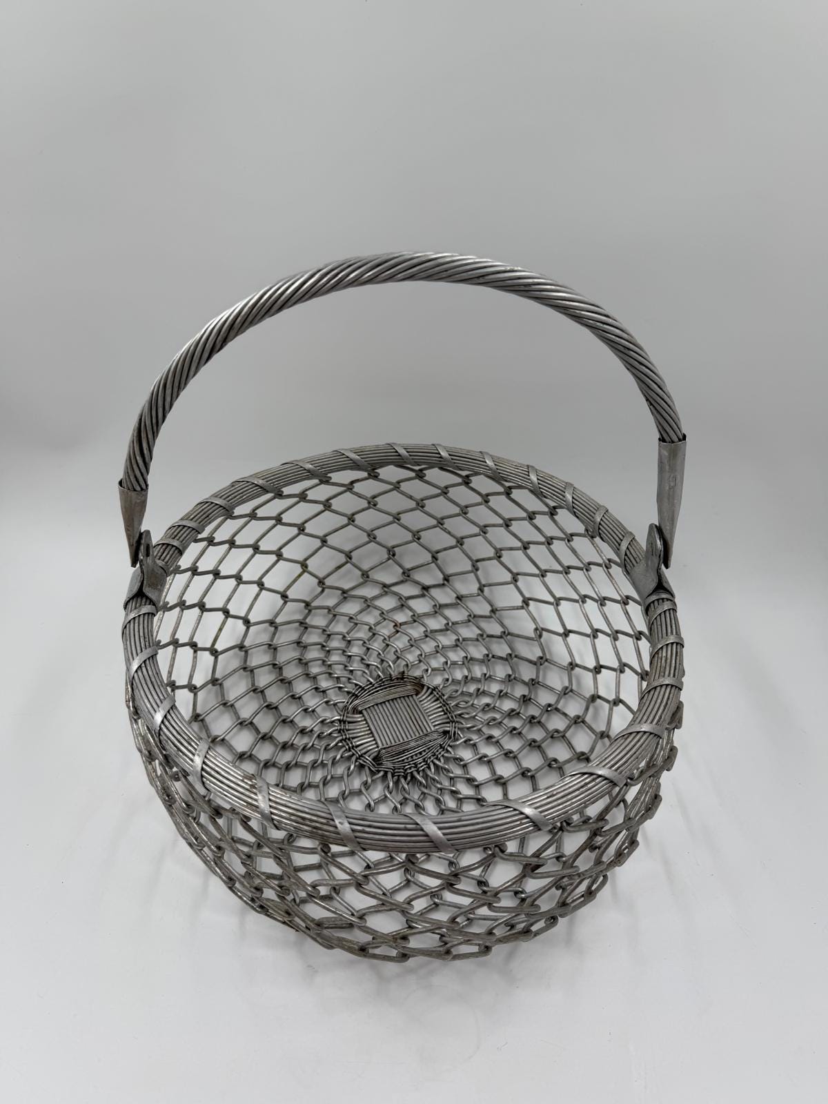 Vintage Wanddekoration Metallkorb Aluminium von Handemacht