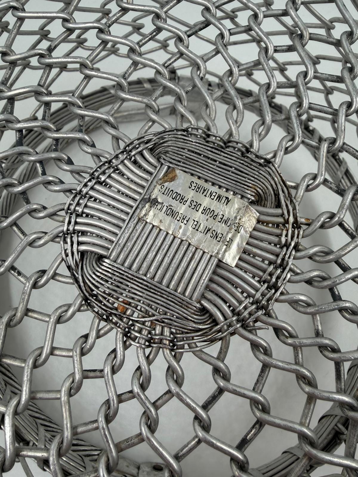 Vintage Wanddekoration Metallkorb Aluminium von Handemacht