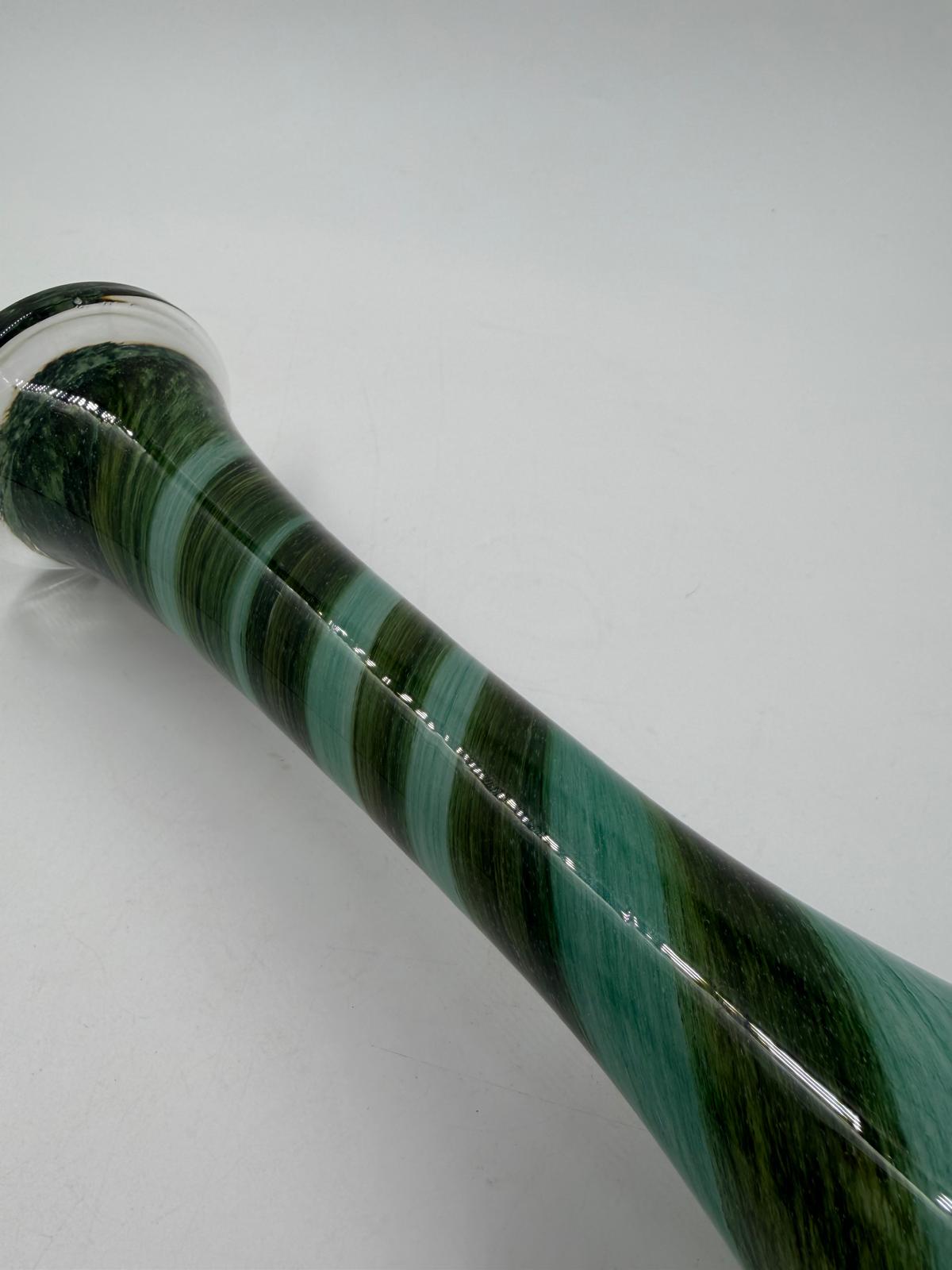 Vintage Vase Murano Glas grün türkis gedrehtes Streifenmuster welliger Rand