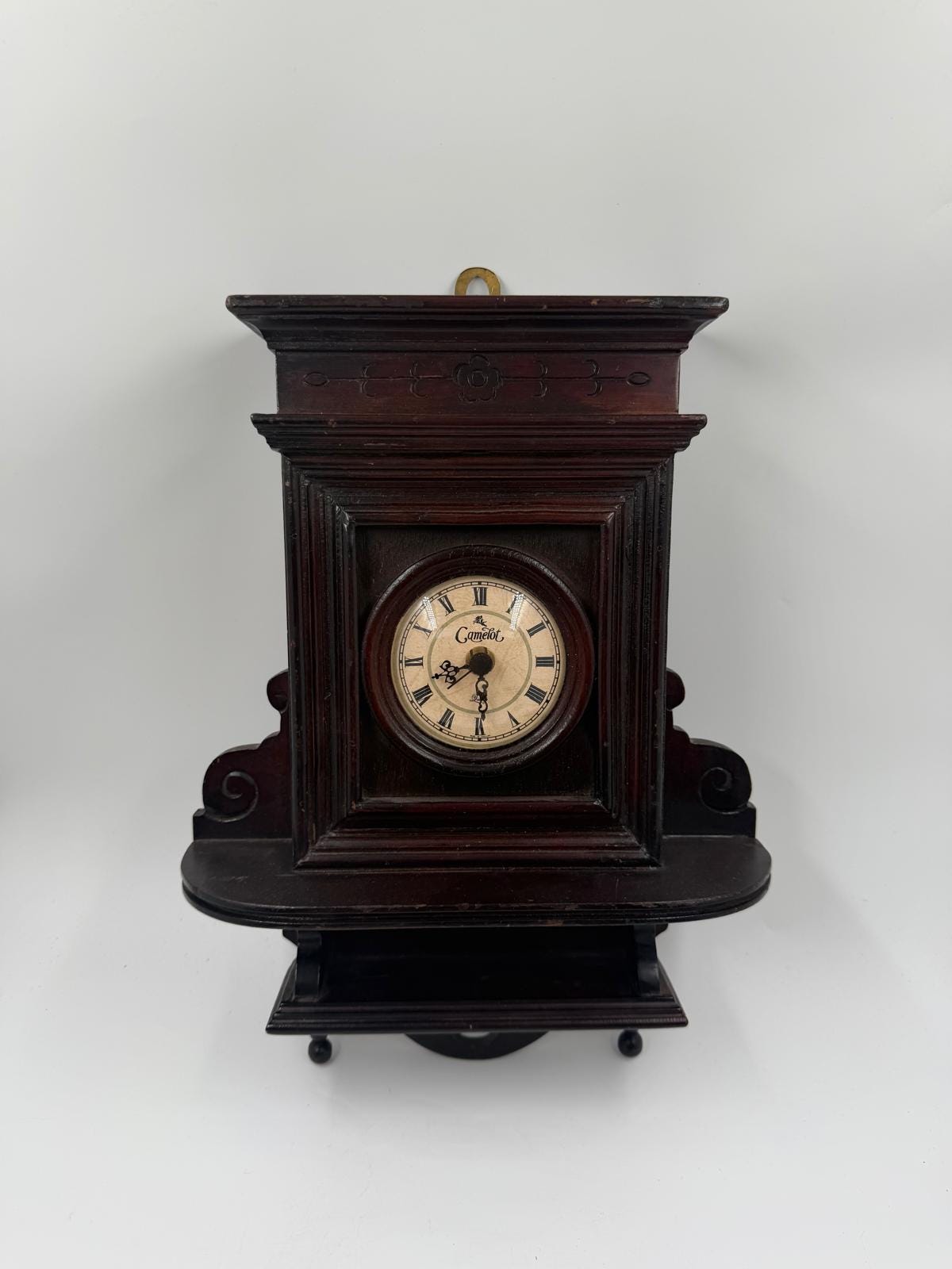 Vintage Wanduhr Camelot Quarz mit römischen Ziffern von Camelot