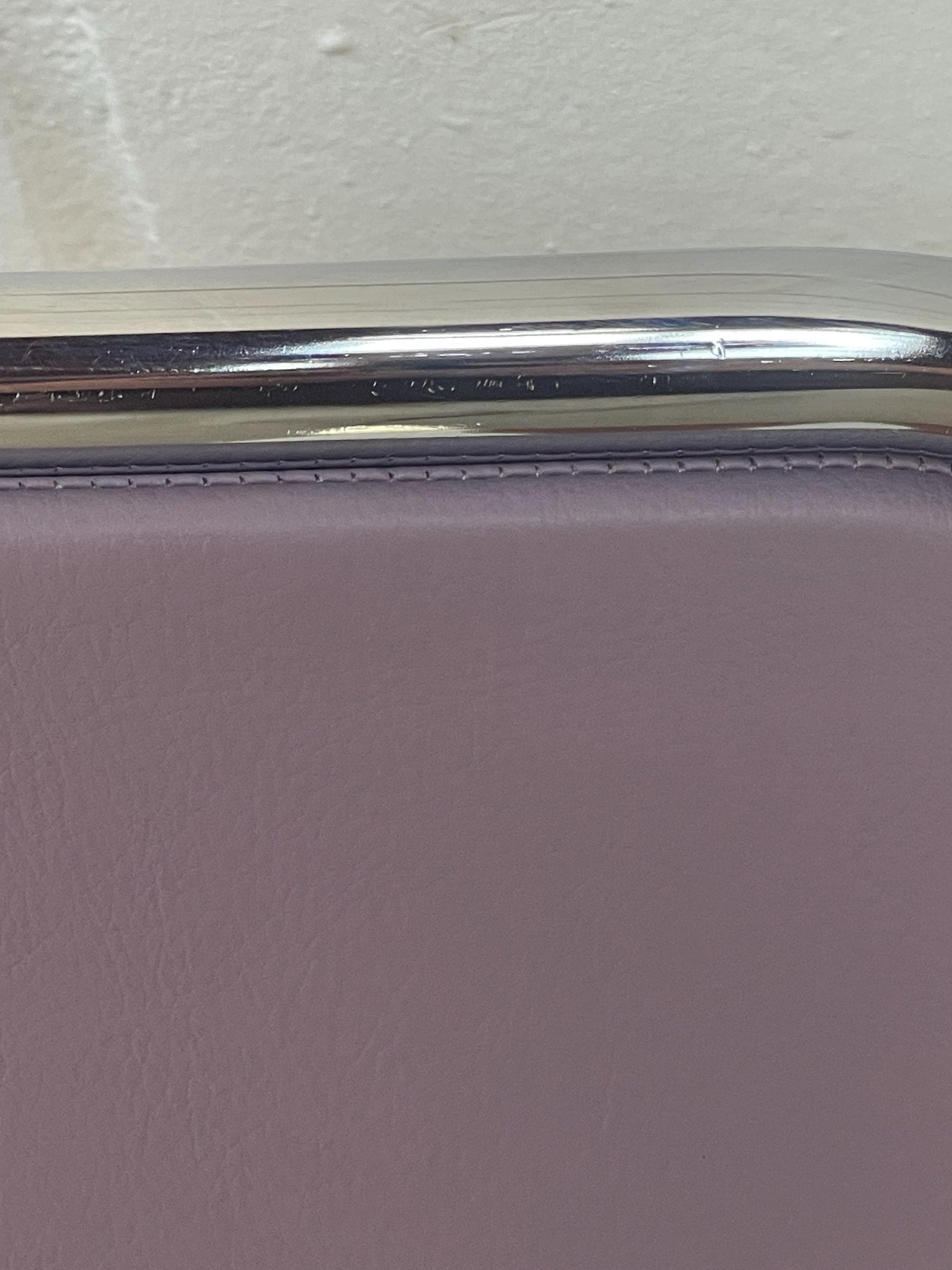 Vintage Stuhl Bauhaus stapelbar Chrom violettes Kunstleder