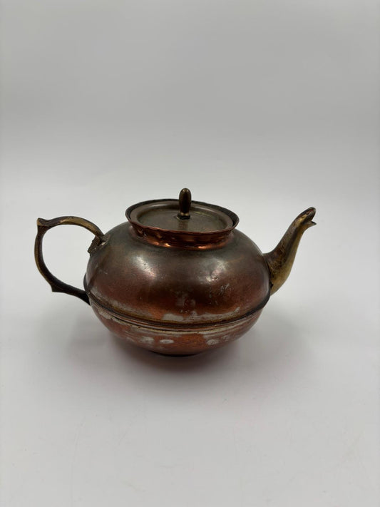 Vintage Teekanne aus Kupfer mit Messinggriff und Istanbul-Stempel starke Patina