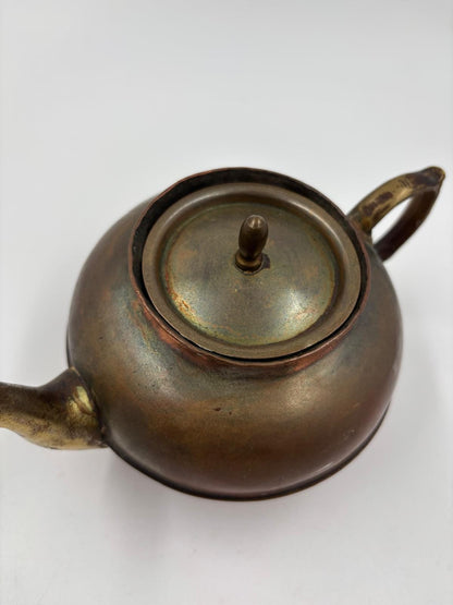 Vintage Teekanne aus Kupfer mit Messinggriff und Istanbul-Stempel starke Patina