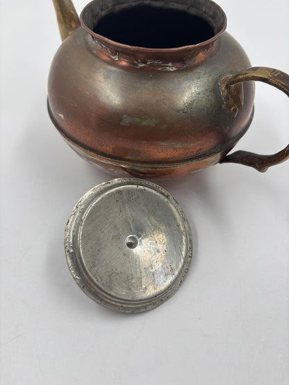 Vintage Teekanne aus Kupfer mit Messinggriff und Istanbul-Stempel starke Patina