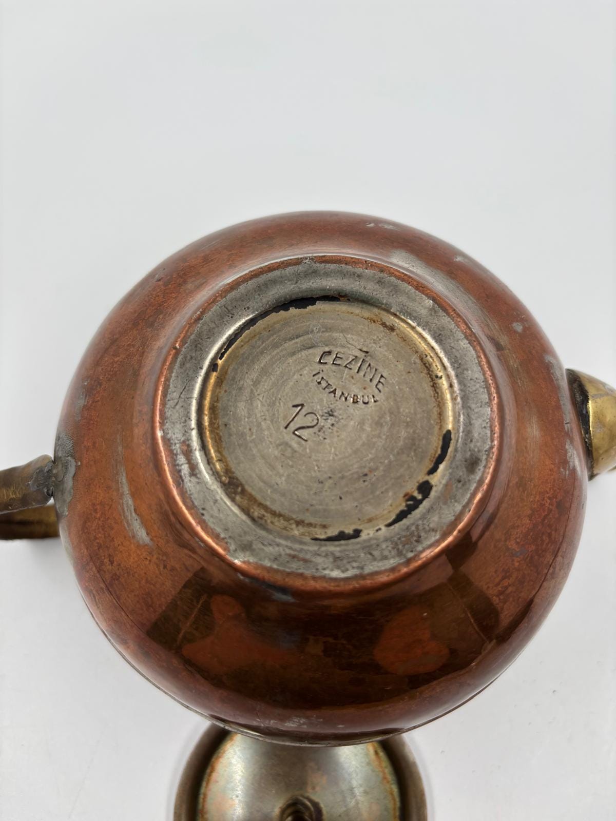 Vintage Teekanne aus Kupfer mit Messinggriff und Istanbul-Stempel starke Patina