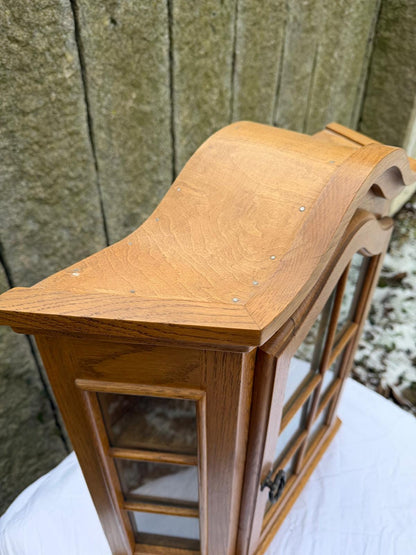Vintage Wandschränkchen Vitrine Massivholz mit Glastür und Schlüssel