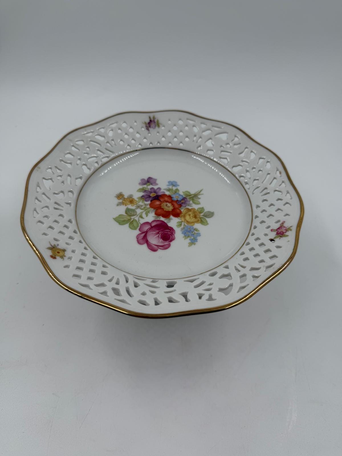 Vintage Etagere Schumann Porzellan mit Goldrand und Blumen von Schumann