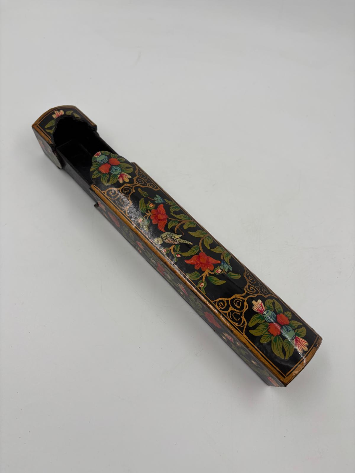 Vintage Dose aus Papiermaché schwarz lackiert mit Blumen und Vögeln