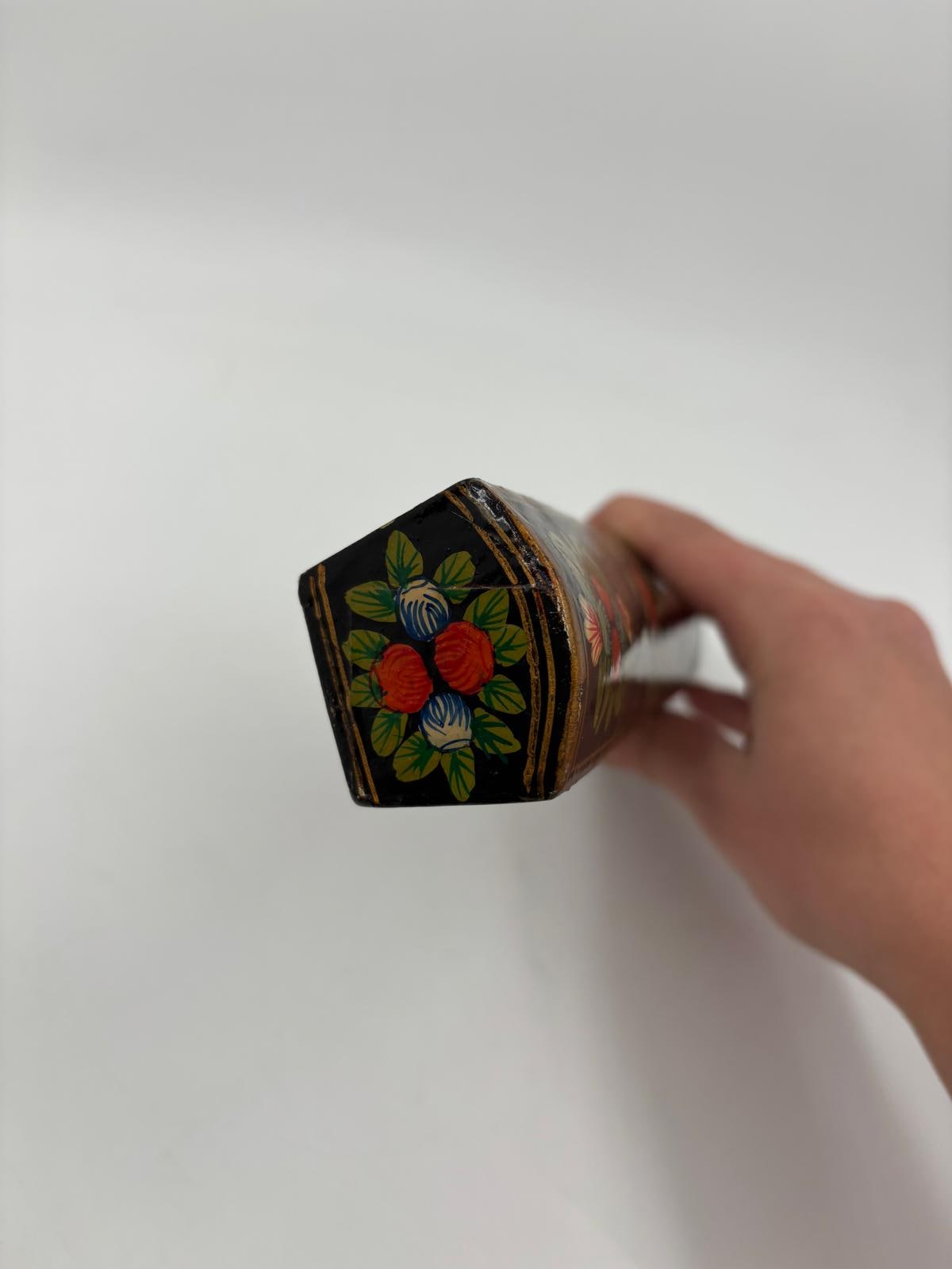 Vintage Dose aus Papiermaché schwarz lackiert mit Blumen und Vögeln