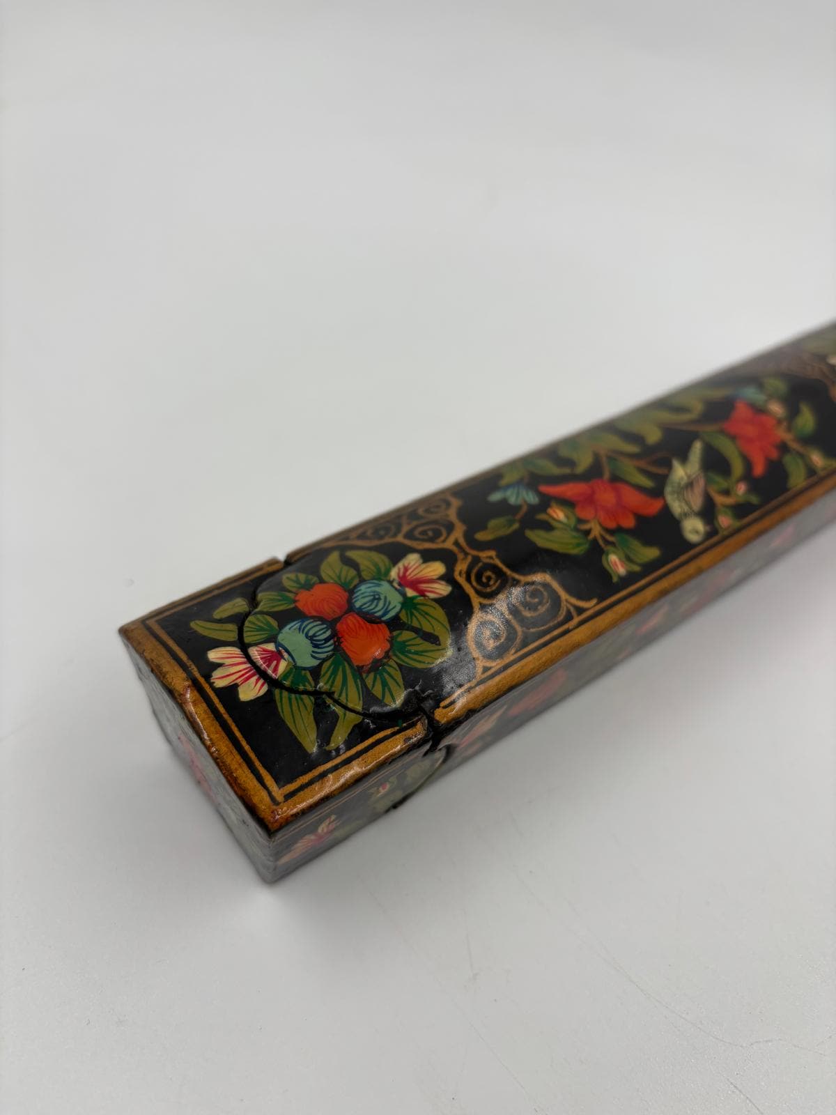 Vintage Dose aus Papiermaché schwarz lackiert mit Blumen und Vögeln