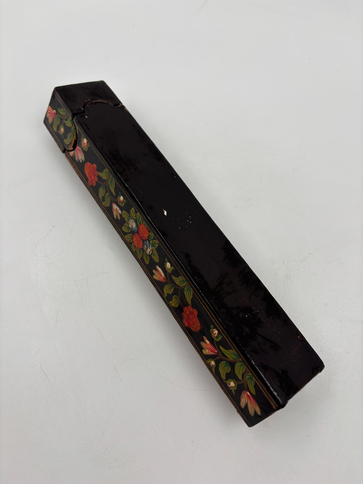 Vintage Dose aus Papiermaché schwarz lackiert mit Blumen und Vögeln