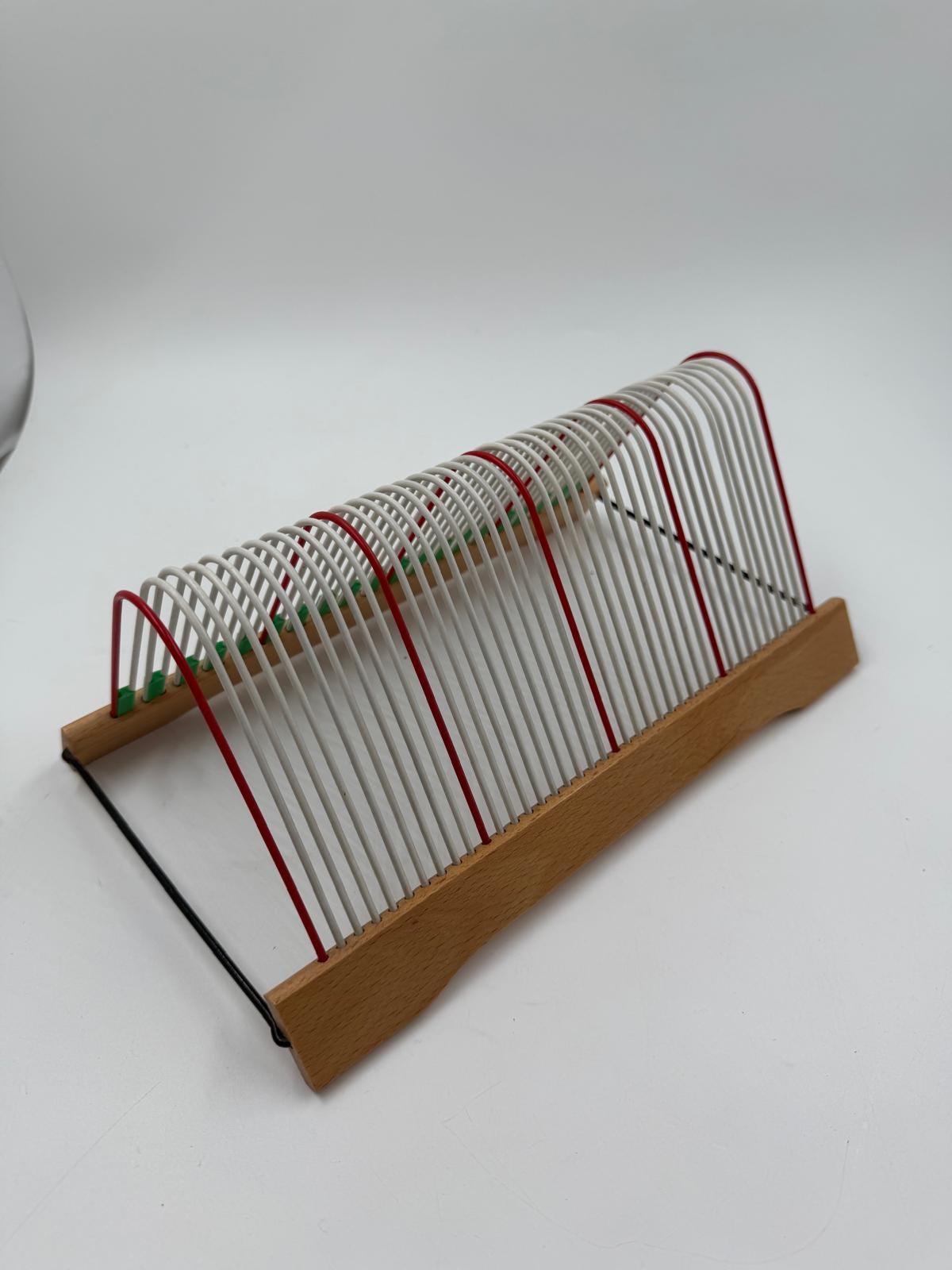 Vintage Schallplattenständer Griffix von DesOriginal aus Holz und Draht nummeriert 1–40 Retro