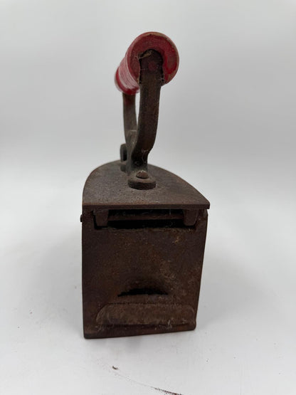 Vintage Bügeleisen aus Gusseisen mit Holzgriff als Wanddekoration