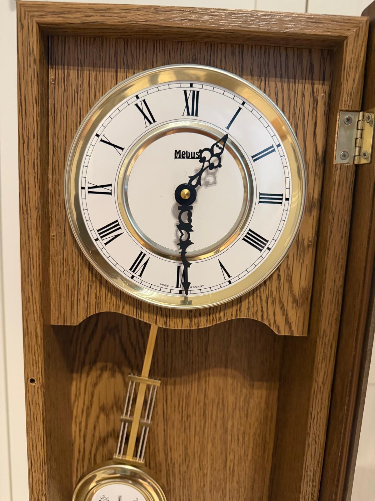 Vintage Wanduhr von Mebus mit Pendel im Holzgehäuse und Glasfront