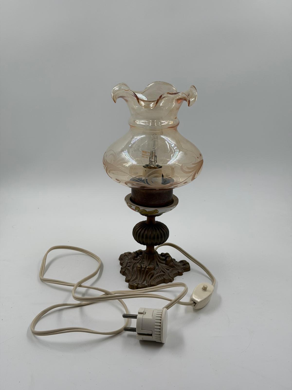 Vintage Tischlampe Messinggussfuß Glasschirm mit Dekor und Kabel mit Schnurschalter